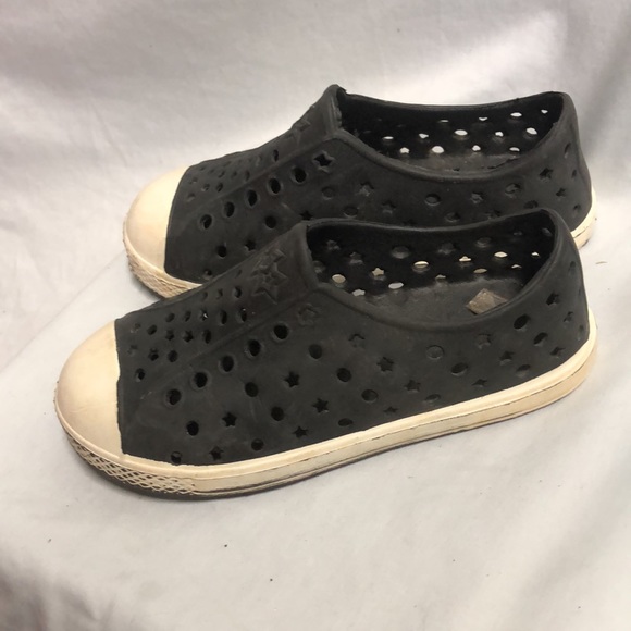 Unisex all star black and white boys 9/ 10 like crocs - Picture 4 of 10